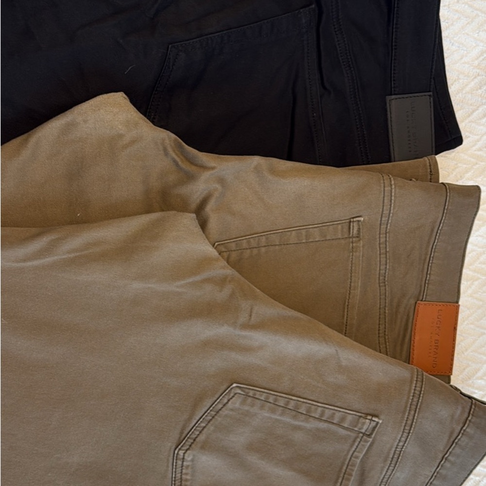 Lucky Brand Men's Black and Tan Chinos